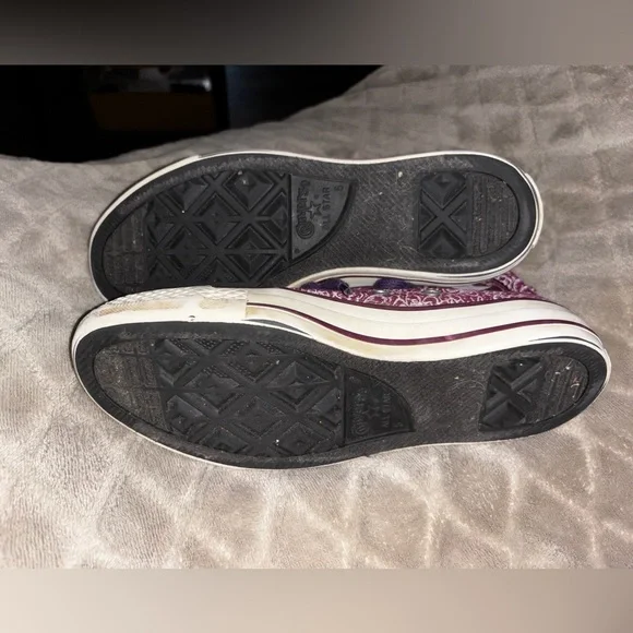 Purple Print high top Chuck Taylor Converse, Size-5 - Picture 5 of 6